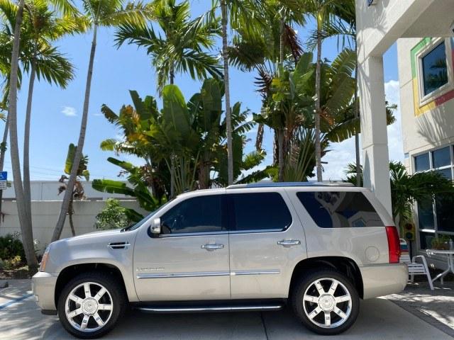 2008 Quicksilver /Ebony/Ebony Cadillac Escalade SUNROOF DVD LOW MILES 71,690 (1GYEC63848R) with an 6.2L Vortec 1000 VVT V8 SFI Engine engine, Automatic transmission, located at 4701 North Dixie Hwy, Pompano Beach, FL, 33064, (954) 422-2889, 26.240938, -80.123474 - OUR WEBPAGE FLORIDACARS1.COM HAS OVER 100 PHOTOS AND FREE CARFAX LINK 2008 Cadillac Escalade 4 Door Wagon/Sport Utility 6.2L V8 F Gasoline 19 MPG Rear Wheel Drive Features 20 Inch Plus Wheels A/C Seat(s) ABS Brakes Air Conditioning Alloy Wheels AM/FM Stereo Automatic Transmission Auxiliary Audio Inp- Photo#4