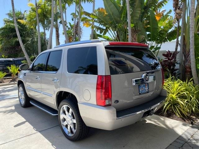 2008 Quicksilver /Ebony/Ebony Cadillac Escalade SUNROOF DVD LOW MILES 71,690 (1GYEC63848R) with an 6.2L Vortec 1000 VVT V8 SFI Engine engine, Automatic transmission, located at 4701 North Dixie Hwy, Pompano Beach, FL, 33064, (954) 422-2889, 26.240938, -80.123474 - OUR WEBPAGE FLORIDACARS1.COM HAS OVER 100 PHOTOS AND FREE CARFAX LINK 2008 Cadillac Escalade 4 Door Wagon/Sport Utility 6.2L V8 F Gasoline 19 MPG Rear Wheel Drive Features 20 Inch Plus Wheels A/C Seat(s) ABS Brakes Air Conditioning Alloy Wheels AM/FM Stereo Automatic Transmission Auxiliary Audio Inp- Photo#5