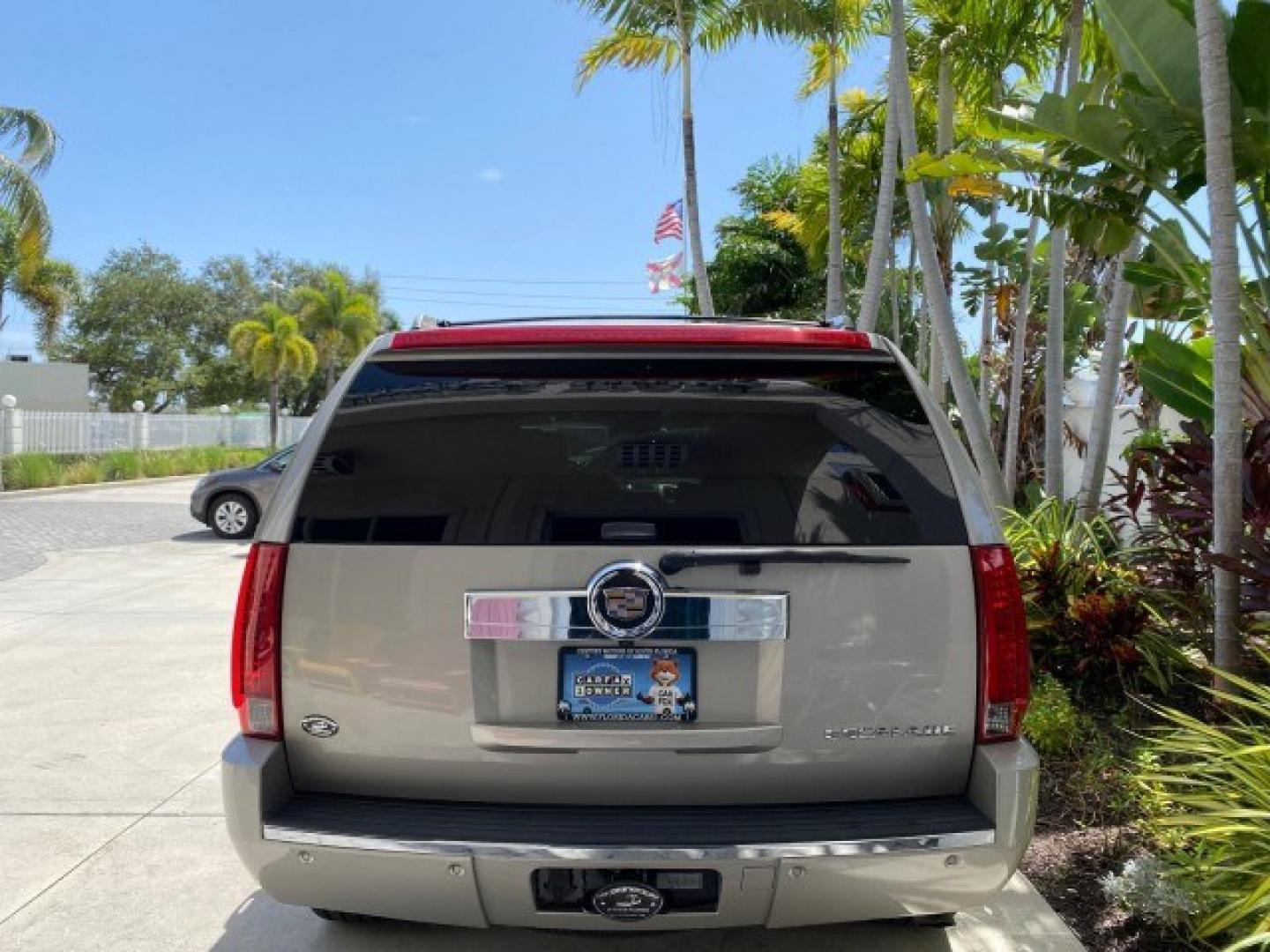 2008 Quicksilver /Ebony/Ebony Cadillac Escalade SUNROOF DVD LOW MILES 71,690 (1GYEC63848R) with an 6.2L Vortec 1000 VVT V8 SFI Engine engine, Automatic transmission, located at 4701 North Dixie Hwy, Pompano Beach, FL, 33064, (954) 422-2889, 26.240938, -80.123474 - OUR WEBPAGE FLORIDACARS1.COM HAS OVER 100 PHOTOS AND FREE CARFAX LINK 2008 Cadillac Escalade 4 Door Wagon/Sport Utility 6.2L V8 F Gasoline 19 MPG Rear Wheel Drive Features 20 Inch Plus Wheels A/C Seat(s) ABS Brakes Air Conditioning Alloy Wheels AM/FM Stereo Automatic Transmission Auxiliary Audio Inp- Photo#6
