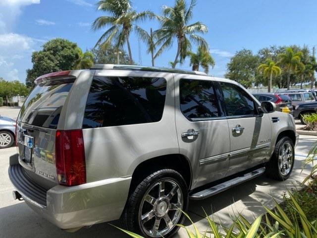 2008 Quicksilver /Ebony/Ebony Cadillac Escalade SUNROOF DVD LOW MILES 71,690 (1GYEC63848R) with an 6.2L Vortec 1000 VVT V8 SFI Engine engine, Automatic transmission, located at 4701 North Dixie Hwy, Pompano Beach, FL, 33064, (954) 422-2889, 26.240938, -80.123474 - OUR WEBPAGE FLORIDACARS1.COM HAS OVER 100 PHOTOS AND FREE CARFAX LINK 2008 Cadillac Escalade 4 Door Wagon/Sport Utility 6.2L V8 F Gasoline 19 MPG Rear Wheel Drive Features 20 Inch Plus Wheels A/C Seat(s) ABS Brakes Air Conditioning Alloy Wheels AM/FM Stereo Automatic Transmission Auxiliary Audio Inp- Photo#7