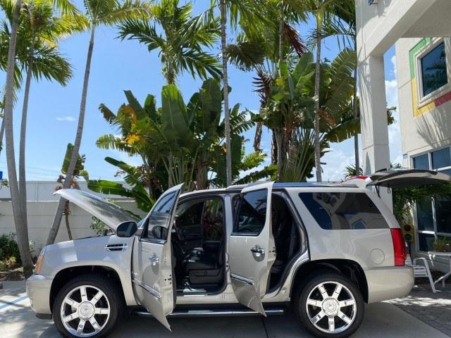 2008 Quicksilver /Ebony/Ebony Cadillac Escalade SUNROOF DVD LOW MILES 71,690 (1GYEC63848R) with an 6.2L Vortec 1000 VVT V8 SFI Engine engine, Automatic transmission, located at 4701 North Dixie Hwy, Pompano Beach, FL, 33064, (954) 422-2889, 26.240938, -80.123474 - OUR WEBPAGE FLORIDACARS1.COM HAS OVER 100 PHOTOS AND FREE CARFAX LINK 2008 Cadillac Escalade 4 Door Wagon/Sport Utility 6.2L V8 F Gasoline 19 MPG Rear Wheel Drive Features 20 Inch Plus Wheels A/C Seat(s) ABS Brakes Air Conditioning Alloy Wheels AM/FM Stereo Automatic Transmission Auxiliary Audio Inp- Photo#8
