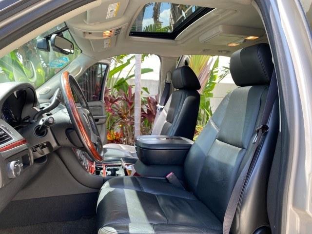 2008 Quicksilver /Ebony/Ebony Cadillac Escalade SUNROOF DVD LOW MILES 71,690 (1GYEC63848R) with an 6.2L Vortec 1000 VVT V8 SFI Engine engine, Automatic transmission, located at 4701 North Dixie Hwy, Pompano Beach, FL, 33064, (954) 422-2889, 26.240938, -80.123474 - OUR WEBPAGE FLORIDACARS1.COM HAS OVER 100 PHOTOS AND FREE CARFAX LINK 2008 Cadillac Escalade 4 Door Wagon/Sport Utility 6.2L V8 F Gasoline 19 MPG Rear Wheel Drive Features 20 Inch Plus Wheels A/C Seat(s) ABS Brakes Air Conditioning Alloy Wheels AM/FM Stereo Automatic Transmission Auxiliary Audio Inp- Photo#10