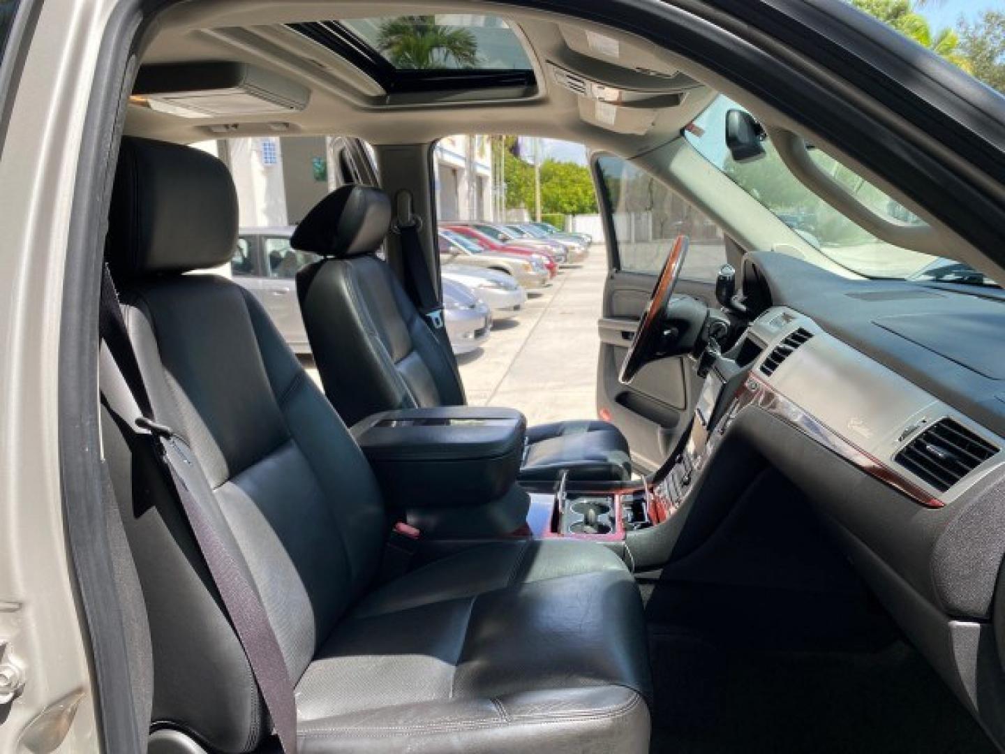 2008 Quicksilver /Ebony/Ebony Cadillac Escalade SUNROOF DVD LOW MILES 71,690 (1GYEC63848R) with an 6.2L Vortec 1000 VVT V8 SFI Engine engine, Automatic transmission, located at 4701 North Dixie Hwy, Pompano Beach, FL, 33064, (954) 422-2889, 26.240938, -80.123474 - OUR WEBPAGE FLORIDACARS1.COM HAS OVER 100 PHOTOS AND FREE CARFAX LINK 2008 Cadillac Escalade 4 Door Wagon/Sport Utility 6.2L V8 F Gasoline 19 MPG Rear Wheel Drive Features 20 Inch Plus Wheels A/C Seat(s) ABS Brakes Air Conditioning Alloy Wheels AM/FM Stereo Automatic Transmission Auxiliary Audio Inp- Photo#12