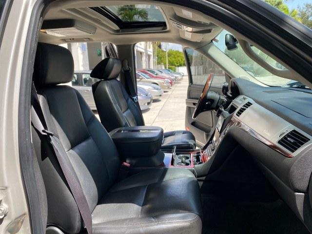 2008 Quicksilver /Ebony/Ebony Cadillac Escalade SUNROOF DVD LOW MILES 71,690 (1GYEC63848R) with an 6.2L Vortec 1000 VVT V8 SFI Engine engine, Automatic transmission, located at 4701 North Dixie Hwy, Pompano Beach, FL, 33064, (954) 422-2889, 26.240938, -80.123474 - OUR WEBPAGE FLORIDACARS1.COM HAS OVER 100 PHOTOS AND FREE CARFAX LINK 2008 Cadillac Escalade 4 Door Wagon/Sport Utility 6.2L V8 F Gasoline 19 MPG Rear Wheel Drive Features 20 Inch Plus Wheels A/C Seat(s) ABS Brakes Air Conditioning Alloy Wheels AM/FM Stereo Automatic Transmission Auxiliary Audio Inp- Photo#12