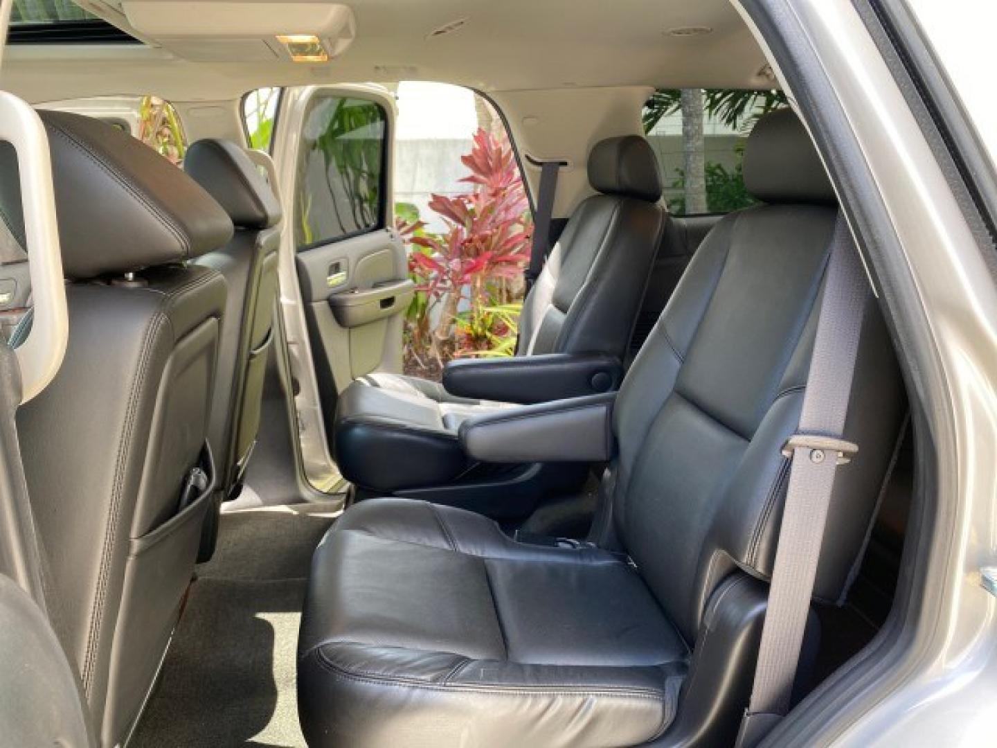 2008 Quicksilver /Ebony/Ebony Cadillac Escalade SUNROOF DVD LOW MILES 71,690 (1GYEC63848R) with an 6.2L Vortec 1000 VVT V8 SFI Engine engine, Automatic transmission, located at 4701 North Dixie Hwy, Pompano Beach, FL, 33064, (954) 422-2889, 26.240938, -80.123474 - OUR WEBPAGE FLORIDACARS1.COM HAS OVER 100 PHOTOS AND FREE CARFAX LINK 2008 Cadillac Escalade 4 Door Wagon/Sport Utility 6.2L V8 F Gasoline 19 MPG Rear Wheel Drive Features 20 Inch Plus Wheels A/C Seat(s) ABS Brakes Air Conditioning Alloy Wheels AM/FM Stereo Automatic Transmission Auxiliary Audio Inp- Photo#14