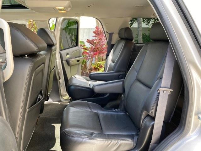 2008 Quicksilver /Ebony/Ebony Cadillac Escalade SUNROOF DVD LOW MILES 71,690 (1GYEC63848R) with an 6.2L Vortec 1000 VVT V8 SFI Engine engine, Automatic transmission, located at 4701 North Dixie Hwy, Pompano Beach, FL, 33064, (954) 422-2889, 26.240938, -80.123474 - OUR WEBPAGE FLORIDACARS1.COM HAS OVER 100 PHOTOS AND FREE CARFAX LINK 2008 Cadillac Escalade 4 Door Wagon/Sport Utility 6.2L V8 F Gasoline 19 MPG Rear Wheel Drive Features 20 Inch Plus Wheels A/C Seat(s) ABS Brakes Air Conditioning Alloy Wheels AM/FM Stereo Automatic Transmission Auxiliary Audio Inp- Photo#14