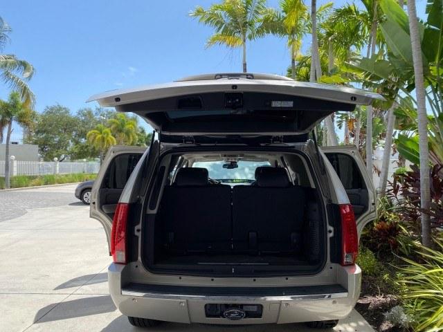 2008 Quicksilver /Ebony/Ebony Cadillac Escalade SUNROOF DVD LOW MILES 71,690 (1GYEC63848R) with an 6.2L Vortec 1000 VVT V8 SFI Engine engine, Automatic transmission, located at 4701 North Dixie Hwy, Pompano Beach, FL, 33064, (954) 422-2889, 26.240938, -80.123474 - OUR WEBPAGE FLORIDACARS1.COM HAS OVER 100 PHOTOS AND FREE CARFAX LINK 2008 Cadillac Escalade 4 Door Wagon/Sport Utility 6.2L V8 F Gasoline 19 MPG Rear Wheel Drive Features 20 Inch Plus Wheels A/C Seat(s) ABS Brakes Air Conditioning Alloy Wheels AM/FM Stereo Automatic Transmission Auxiliary Audio Inp- Photo#15