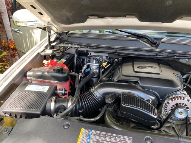 2008 Quicksilver /Ebony/Ebony Cadillac Escalade SUNROOF DVD LOW MILES 71,690 (1GYEC63848R) with an 6.2L Vortec 1000 VVT V8 SFI Engine engine, Automatic transmission, located at 4701 North Dixie Hwy, Pompano Beach, FL, 33064, (954) 422-2889, 26.240938, -80.123474 - OUR WEBPAGE FLORIDACARS1.COM HAS OVER 100 PHOTOS AND FREE CARFAX LINK 2008 Cadillac Escalade 4 Door Wagon/Sport Utility 6.2L V8 F Gasoline 19 MPG Rear Wheel Drive Features 20 Inch Plus Wheels A/C Seat(s) ABS Brakes Air Conditioning Alloy Wheels AM/FM Stereo Automatic Transmission Auxiliary Audio Inp- Photo#24