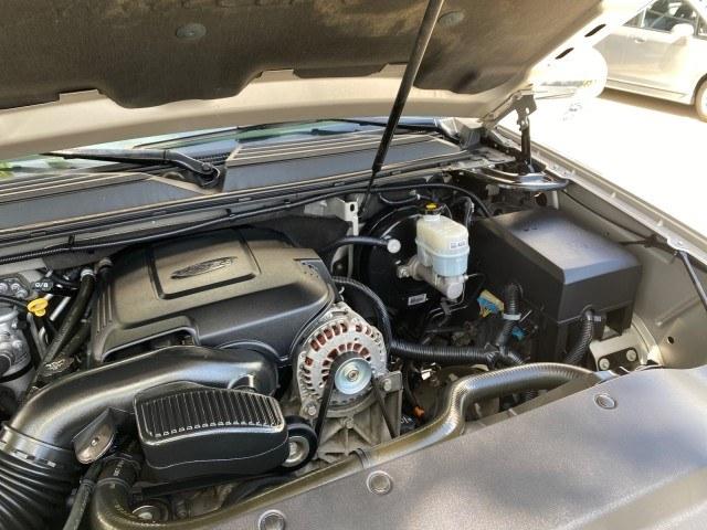 2008 Quicksilver /Ebony/Ebony Cadillac Escalade SUNROOF DVD LOW MILES 71,690 (1GYEC63848R) with an 6.2L Vortec 1000 VVT V8 SFI Engine engine, Automatic transmission, located at 4701 North Dixie Hwy, Pompano Beach, FL, 33064, (954) 422-2889, 26.240938, -80.123474 - OUR WEBPAGE FLORIDACARS1.COM HAS OVER 100 PHOTOS AND FREE CARFAX LINK 2008 Cadillac Escalade 4 Door Wagon/Sport Utility 6.2L V8 F Gasoline 19 MPG Rear Wheel Drive Features 20 Inch Plus Wheels A/C Seat(s) ABS Brakes Air Conditioning Alloy Wheels AM/FM Stereo Automatic Transmission Auxiliary Audio Inp- Photo#25