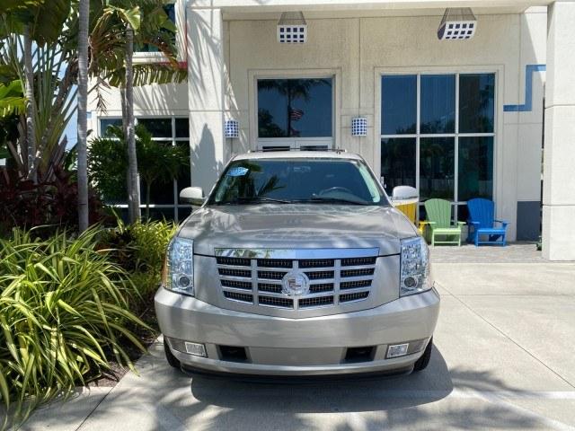 2008 Quicksilver /Ebony/Ebony Cadillac Escalade SUNROOF DVD LOW MILES 71,690 (1GYEC63848R) with an 6.2L Vortec 1000 VVT V8 SFI Engine engine, Automatic transmission, located at 4701 North Dixie Hwy, Pompano Beach, FL, 33064, (954) 422-2889, 26.240938, -80.123474 - OUR WEBPAGE FLORIDACARS1.COM HAS OVER 100 PHOTOS AND FREE CARFAX LINK 2008 Cadillac Escalade 4 Door Wagon/Sport Utility 6.2L V8 F Gasoline 19 MPG Rear Wheel Drive Features 20 Inch Plus Wheels A/C Seat(s) ABS Brakes Air Conditioning Alloy Wheels AM/FM Stereo Automatic Transmission Auxiliary Audio Inp- Photo#26