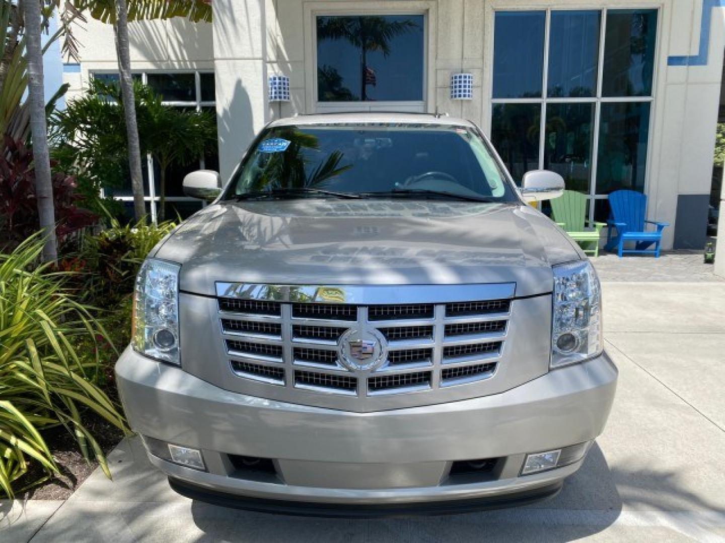2008 Quicksilver /Ebony/Ebony Cadillac Escalade SUNROOF DVD LOW MILES 71,690 (1GYEC63848R) with an 6.2L Vortec 1000 VVT V8 SFI Engine engine, Automatic transmission, located at 4701 North Dixie Hwy, Pompano Beach, FL, 33064, (954) 422-2889, 26.240938, -80.123474 - OUR WEBPAGE FLORIDACARS1.COM HAS OVER 100 PHOTOS AND FREE CARFAX LINK 2008 Cadillac Escalade 4 Door Wagon/Sport Utility 6.2L V8 F Gasoline 19 MPG Rear Wheel Drive Features 20 Inch Plus Wheels A/C Seat(s) ABS Brakes Air Conditioning Alloy Wheels AM/FM Stereo Automatic Transmission Auxiliary Audio Inp- Photo#27