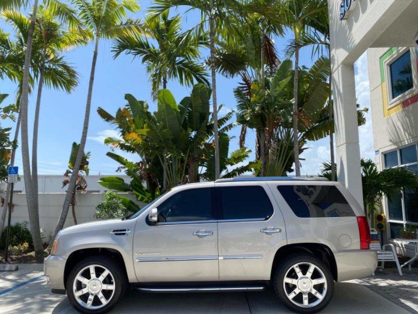 2008 Quicksilver /Ebony/Ebony Cadillac Escalade SUNROOF DVD LOW MILES 71,690 (1GYEC63848R) with an 6.2L Vortec 1000 VVT V8 SFI Engine engine, Automatic transmission, located at 4701 North Dixie Hwy, Pompano Beach, FL, 33064, (954) 422-2889, 26.240938, -80.123474 - OUR WEBPAGE FLORIDACARS1.COM HAS OVER 100 PHOTOS AND FREE CARFAX LINK 2008 Cadillac Escalade 4 Door Wagon/Sport Utility 6.2L V8 F Gasoline 19 MPG Rear Wheel Drive Features 20 Inch Plus Wheels A/C Seat(s) ABS Brakes Air Conditioning Alloy Wheels AM/FM Stereo Automatic Transmission Auxiliary Audio Inp- Photo#30