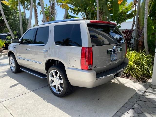 2008 Quicksilver /Ebony/Ebony Cadillac Escalade SUNROOF DVD LOW MILES 71,690 (1GYEC63848R) with an 6.2L Vortec 1000 VVT V8 SFI Engine engine, Automatic transmission, located at 4701 North Dixie Hwy, Pompano Beach, FL, 33064, (954) 422-2889, 26.240938, -80.123474 - OUR WEBPAGE FLORIDACARS1.COM HAS OVER 100 PHOTOS AND FREE CARFAX LINK 2008 Cadillac Escalade 4 Door Wagon/Sport Utility 6.2L V8 F Gasoline 19 MPG Rear Wheel Drive Features 20 Inch Plus Wheels A/C Seat(s) ABS Brakes Air Conditioning Alloy Wheels AM/FM Stereo Automatic Transmission Auxiliary Audio Inp- Photo#32