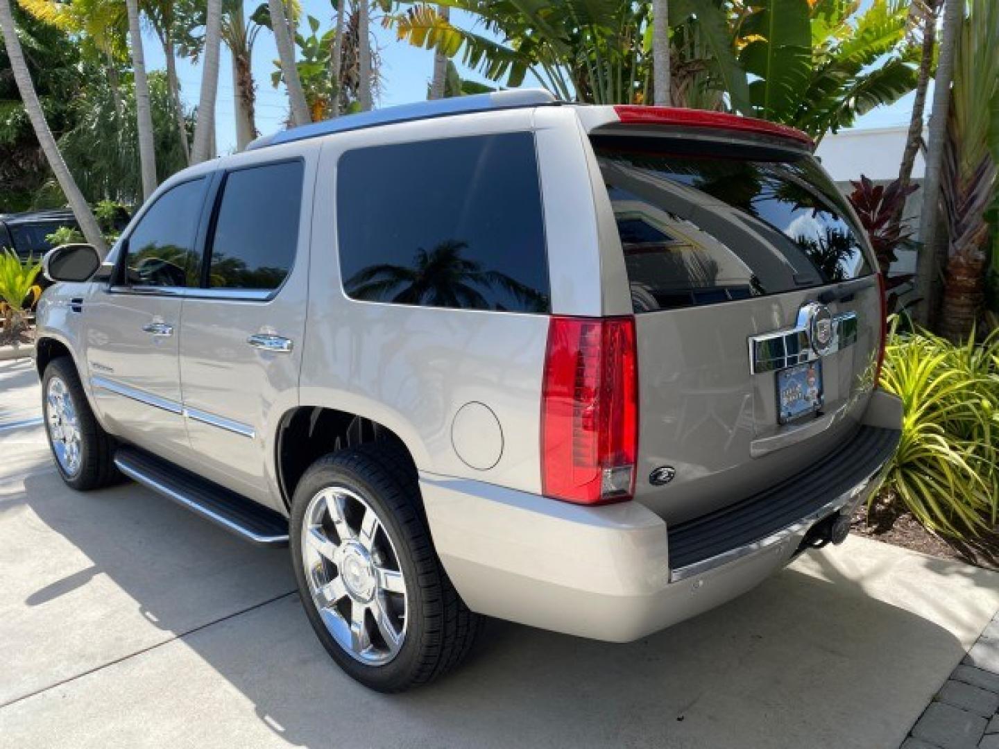 2008 Quicksilver /Ebony/Ebony Cadillac Escalade SUNROOF DVD LOW MILES 71,690 (1GYEC63848R) with an 6.2L Vortec 1000 VVT V8 SFI Engine engine, Automatic transmission, located at 4701 North Dixie Hwy, Pompano Beach, FL, 33064, (954) 422-2889, 26.240938, -80.123474 - OUR WEBPAGE FLORIDACARS1.COM HAS OVER 100 PHOTOS AND FREE CARFAX LINK 2008 Cadillac Escalade 4 Door Wagon/Sport Utility 6.2L V8 F Gasoline 19 MPG Rear Wheel Drive Features 20 Inch Plus Wheels A/C Seat(s) ABS Brakes Air Conditioning Alloy Wheels AM/FM Stereo Automatic Transmission Auxiliary Audio Inp- Photo#33