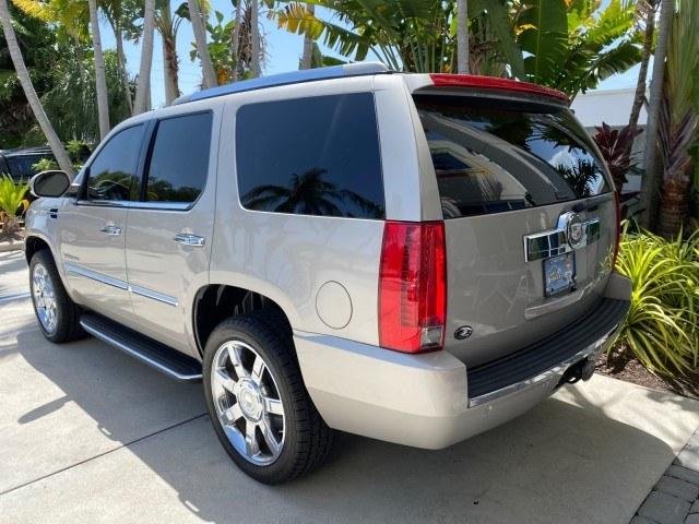 2008 Quicksilver /Ebony/Ebony Cadillac Escalade SUNROOF DVD LOW MILES 71,690 (1GYEC63848R) with an 6.2L Vortec 1000 VVT V8 SFI Engine engine, Automatic transmission, located at 4701 North Dixie Hwy, Pompano Beach, FL, 33064, (954) 422-2889, 26.240938, -80.123474 - OUR WEBPAGE FLORIDACARS1.COM HAS OVER 100 PHOTOS AND FREE CARFAX LINK 2008 Cadillac Escalade 4 Door Wagon/Sport Utility 6.2L V8 F Gasoline 19 MPG Rear Wheel Drive Features 20 Inch Plus Wheels A/C Seat(s) ABS Brakes Air Conditioning Alloy Wheels AM/FM Stereo Automatic Transmission Auxiliary Audio Inp- Photo#33