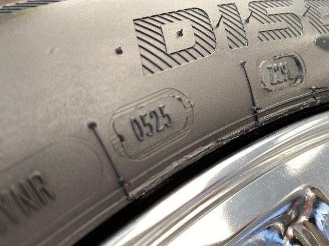 2008 Quicksilver /Ebony/Ebony Cadillac Escalade SUNROOF DVD LOW MILES 71,690 (1GYEC63848R) with an 6.2L Vortec 1000 VVT V8 SFI Engine engine, Automatic transmission, located at 4701 North Dixie Hwy, Pompano Beach, FL, 33064, (954) 422-2889, 26.240938, -80.123474 - OUR WEBPAGE FLORIDACARS1.COM HAS OVER 100 PHOTOS AND FREE CARFAX LINK 2008 Cadillac Escalade 4 Door Wagon/Sport Utility 6.2L V8 F Gasoline 19 MPG Rear Wheel Drive Features 20 Inch Plus Wheels A/C Seat(s) ABS Brakes Air Conditioning Alloy Wheels AM/FM Stereo Automatic Transmission Auxiliary Audio Inp- Photo#36