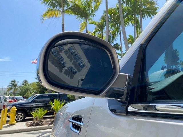 2008 Quicksilver /Ebony/Ebony Cadillac Escalade SUNROOF DVD LOW MILES 71,690 (1GYEC63848R) with an 6.2L Vortec 1000 VVT V8 SFI Engine engine, Automatic transmission, located at 4701 North Dixie Hwy, Pompano Beach, FL, 33064, (954) 422-2889, 26.240938, -80.123474 - OUR WEBPAGE FLORIDACARS1.COM HAS OVER 100 PHOTOS AND FREE CARFAX LINK 2008 Cadillac Escalade 4 Door Wagon/Sport Utility 6.2L V8 F Gasoline 19 MPG Rear Wheel Drive Features 20 Inch Plus Wheels A/C Seat(s) ABS Brakes Air Conditioning Alloy Wheels AM/FM Stereo Automatic Transmission Auxiliary Audio Inp- Photo#39