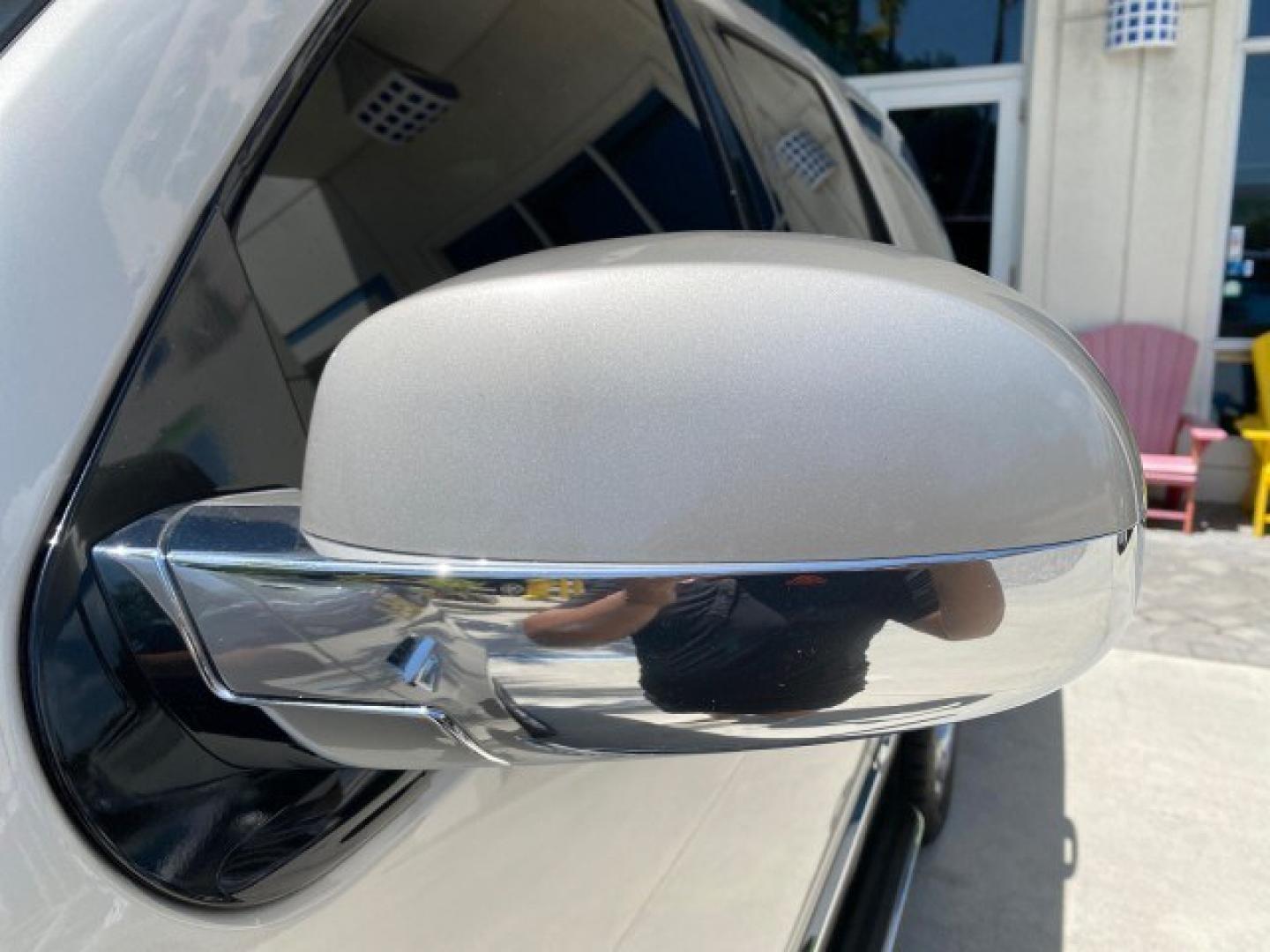 2008 Quicksilver /Ebony/Ebony Cadillac Escalade SUNROOF DVD LOW MILES 71,690 (1GYEC63848R) with an 6.2L Vortec 1000 VVT V8 SFI Engine engine, Automatic transmission, located at 4701 North Dixie Hwy, Pompano Beach, FL, 33064, (954) 422-2889, 26.240938, -80.123474 - OUR WEBPAGE FLORIDACARS1.COM HAS OVER 100 PHOTOS AND FREE CARFAX LINK 2008 Cadillac Escalade 4 Door Wagon/Sport Utility 6.2L V8 F Gasoline 19 MPG Rear Wheel Drive Features 20 Inch Plus Wheels A/C Seat(s) ABS Brakes Air Conditioning Alloy Wheels AM/FM Stereo Automatic Transmission Auxiliary Audio Inp- Photo#40