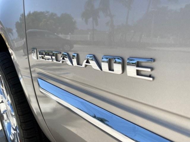 2008 Quicksilver /Ebony/Ebony Cadillac Escalade SUNROOF DVD LOW MILES 71,690 (1GYEC63848R) with an 6.2L Vortec 1000 VVT V8 SFI Engine engine, Automatic transmission, located at 4701 North Dixie Hwy, Pompano Beach, FL, 33064, (954) 422-2889, 26.240938, -80.123474 - OUR WEBPAGE FLORIDACARS1.COM HAS OVER 100 PHOTOS AND FREE CARFAX LINK 2008 Cadillac Escalade 4 Door Wagon/Sport Utility 6.2L V8 F Gasoline 19 MPG Rear Wheel Drive Features 20 Inch Plus Wheels A/C Seat(s) ABS Brakes Air Conditioning Alloy Wheels AM/FM Stereo Automatic Transmission Auxiliary Audio Inp- Photo#42