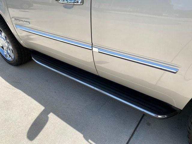 2008 Quicksilver /Ebony/Ebony Cadillac Escalade SUNROOF DVD LOW MILES 71,690 (1GYEC63848R) with an 6.2L Vortec 1000 VVT V8 SFI Engine engine, Automatic transmission, located at 4701 North Dixie Hwy, Pompano Beach, FL, 33064, (954) 422-2889, 26.240938, -80.123474 - OUR WEBPAGE FLORIDACARS1.COM HAS OVER 100 PHOTOS AND FREE CARFAX LINK 2008 Cadillac Escalade 4 Door Wagon/Sport Utility 6.2L V8 F Gasoline 19 MPG Rear Wheel Drive Features 20 Inch Plus Wheels A/C Seat(s) ABS Brakes Air Conditioning Alloy Wheels AM/FM Stereo Automatic Transmission Auxiliary Audio Inp- Photo#43