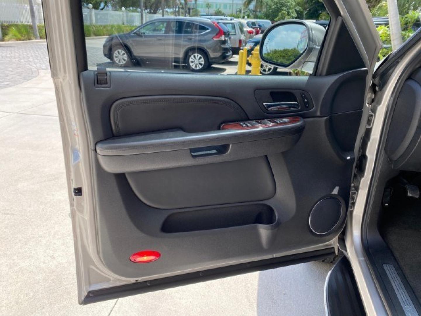 2008 Quicksilver /Ebony/Ebony Cadillac Escalade SUNROOF DVD LOW MILES 71,690 (1GYEC63848R) with an 6.2L Vortec 1000 VVT V8 SFI Engine engine, Automatic transmission, located at 4701 North Dixie Hwy, Pompano Beach, FL, 33064, (954) 422-2889, 26.240938, -80.123474 - OUR WEBPAGE FLORIDACARS1.COM HAS OVER 100 PHOTOS AND FREE CARFAX LINK 2008 Cadillac Escalade 4 Door Wagon/Sport Utility 6.2L V8 F Gasoline 19 MPG Rear Wheel Drive Features 20 Inch Plus Wheels A/C Seat(s) ABS Brakes Air Conditioning Alloy Wheels AM/FM Stereo Automatic Transmission Auxiliary Audio Inp- Photo#44