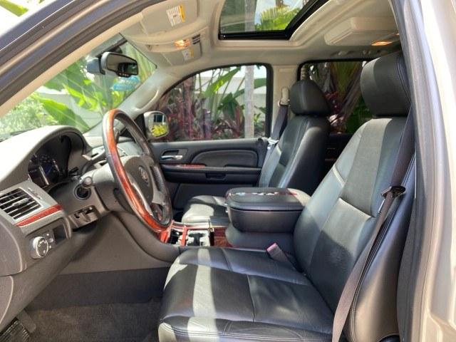 2008 Quicksilver /Ebony/Ebony Cadillac Escalade SUNROOF DVD LOW MILES 71,690 (1GYEC63848R) with an 6.2L Vortec 1000 VVT V8 SFI Engine engine, Automatic transmission, located at 4701 North Dixie Hwy, Pompano Beach, FL, 33064, (954) 422-2889, 26.240938, -80.123474 - OUR WEBPAGE FLORIDACARS1.COM HAS OVER 100 PHOTOS AND FREE CARFAX LINK 2008 Cadillac Escalade 4 Door Wagon/Sport Utility 6.2L V8 F Gasoline 19 MPG Rear Wheel Drive Features 20 Inch Plus Wheels A/C Seat(s) ABS Brakes Air Conditioning Alloy Wheels AM/FM Stereo Automatic Transmission Auxiliary Audio Inp- Photo#47