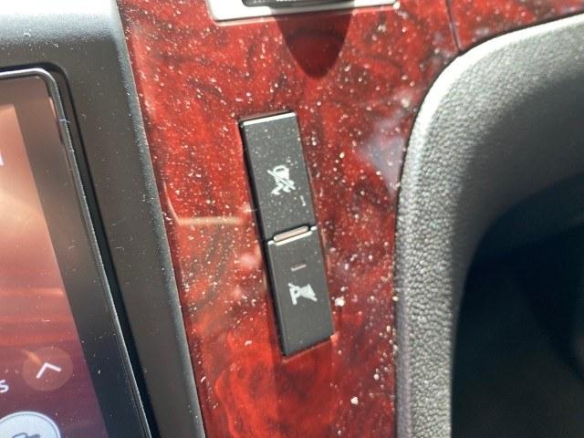2008 Quicksilver /Ebony/Ebony Cadillac Escalade SUNROOF DVD LOW MILES 71,690 (1GYEC63848R) with an 6.2L Vortec 1000 VVT V8 SFI Engine engine, Automatic transmission, located at 4701 North Dixie Hwy, Pompano Beach, FL, 33064, (954) 422-2889, 26.240938, -80.123474 - OUR WEBPAGE FLORIDACARS1.COM HAS OVER 100 PHOTOS AND FREE CARFAX LINK 2008 Cadillac Escalade 4 Door Wagon/Sport Utility 6.2L V8 F Gasoline 19 MPG Rear Wheel Drive Features 20 Inch Plus Wheels A/C Seat(s) ABS Brakes Air Conditioning Alloy Wheels AM/FM Stereo Automatic Transmission Auxiliary Audio Inp- Photo#66