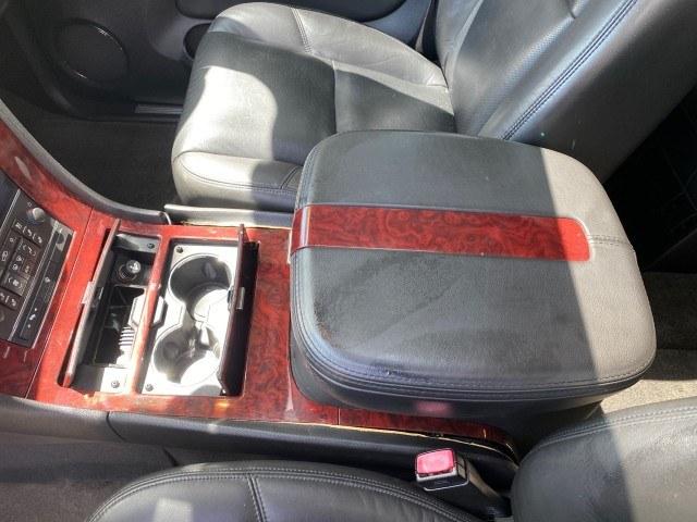 2008 Quicksilver /Ebony/Ebony Cadillac Escalade SUNROOF DVD LOW MILES 71,690 (1GYEC63848R) with an 6.2L Vortec 1000 VVT V8 SFI Engine engine, Automatic transmission, located at 4701 North Dixie Hwy, Pompano Beach, FL, 33064, (954) 422-2889, 26.240938, -80.123474 - OUR WEBPAGE FLORIDACARS1.COM HAS OVER 100 PHOTOS AND FREE CARFAX LINK 2008 Cadillac Escalade 4 Door Wagon/Sport Utility 6.2L V8 F Gasoline 19 MPG Rear Wheel Drive Features 20 Inch Plus Wheels A/C Seat(s) ABS Brakes Air Conditioning Alloy Wheels AM/FM Stereo Automatic Transmission Auxiliary Audio Inp- Photo#67