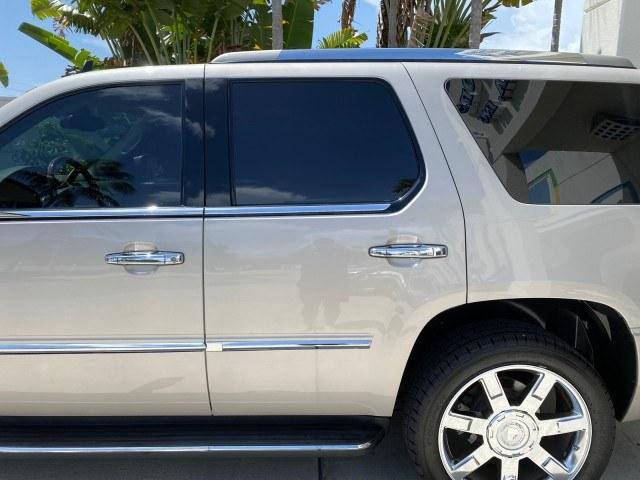 2008 Quicksilver /Ebony/Ebony Cadillac Escalade SUNROOF DVD LOW MILES 71,690 (1GYEC63848R) with an 6.2L Vortec 1000 VVT V8 SFI Engine engine, Automatic transmission, located at 4701 North Dixie Hwy, Pompano Beach, FL, 33064, (954) 422-2889, 26.240938, -80.123474 - OUR WEBPAGE FLORIDACARS1.COM HAS OVER 100 PHOTOS AND FREE CARFAX LINK 2008 Cadillac Escalade 4 Door Wagon/Sport Utility 6.2L V8 F Gasoline 19 MPG Rear Wheel Drive Features 20 Inch Plus Wheels A/C Seat(s) ABS Brakes Air Conditioning Alloy Wheels AM/FM Stereo Automatic Transmission Auxiliary Audio Inp- Photo#83