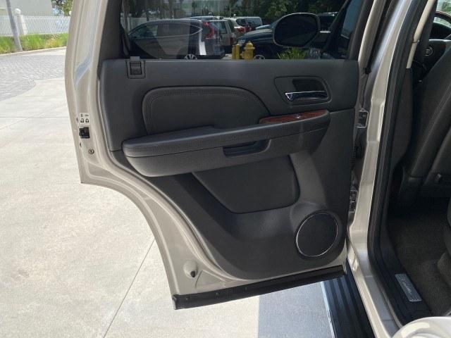 2008 Quicksilver /Ebony/Ebony Cadillac Escalade SUNROOF DVD LOW MILES 71,690 (1GYEC63848R) with an 6.2L Vortec 1000 VVT V8 SFI Engine engine, Automatic transmission, located at 4701 North Dixie Hwy, Pompano Beach, FL, 33064, (954) 422-2889, 26.240938, -80.123474 - OUR WEBPAGE FLORIDACARS1.COM HAS OVER 100 PHOTOS AND FREE CARFAX LINK 2008 Cadillac Escalade 4 Door Wagon/Sport Utility 6.2L V8 F Gasoline 19 MPG Rear Wheel Drive Features 20 Inch Plus Wheels A/C Seat(s) ABS Brakes Air Conditioning Alloy Wheels AM/FM Stereo Automatic Transmission Auxiliary Audio Inp- Photo#85