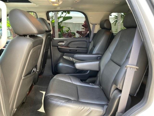 2008 Quicksilver /Ebony/Ebony Cadillac Escalade SUNROOF DVD LOW MILES 71,690 (1GYEC63848R) with an 6.2L Vortec 1000 VVT V8 SFI Engine engine, Automatic transmission, located at 4701 North Dixie Hwy, Pompano Beach, FL, 33064, (954) 422-2889, 26.240938, -80.123474 - OUR WEBPAGE FLORIDACARS1.COM HAS OVER 100 PHOTOS AND FREE CARFAX LINK 2008 Cadillac Escalade 4 Door Wagon/Sport Utility 6.2L V8 F Gasoline 19 MPG Rear Wheel Drive Features 20 Inch Plus Wheels A/C Seat(s) ABS Brakes Air Conditioning Alloy Wheels AM/FM Stereo Automatic Transmission Auxiliary Audio Inp- Photo#88