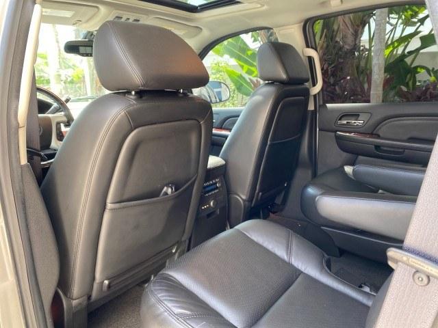 2008 Quicksilver /Ebony/Ebony Cadillac Escalade SUNROOF DVD LOW MILES 71,690 (1GYEC63848R) with an 6.2L Vortec 1000 VVT V8 SFI Engine engine, Automatic transmission, located at 4701 North Dixie Hwy, Pompano Beach, FL, 33064, (954) 422-2889, 26.240938, -80.123474 - OUR WEBPAGE FLORIDACARS1.COM HAS OVER 100 PHOTOS AND FREE CARFAX LINK 2008 Cadillac Escalade 4 Door Wagon/Sport Utility 6.2L V8 F Gasoline 19 MPG Rear Wheel Drive Features 20 Inch Plus Wheels A/C Seat(s) ABS Brakes Air Conditioning Alloy Wheels AM/FM Stereo Automatic Transmission Auxiliary Audio Inp- Photo#91