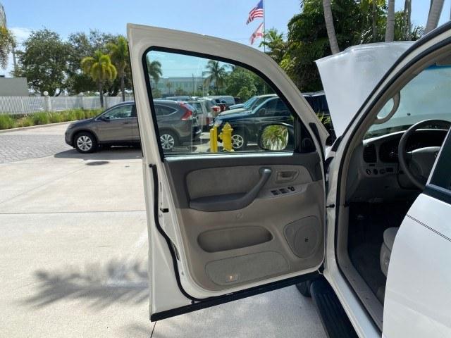 2006 Natural White /Light Charcoal Toyota Sequoia SR5 LOW MILES 84,953 4.7 v8 (5TDZT34A26S) with an 4.7L DOHC 32-Valve V8 i-Force VVT-i Engine engine, Automatic transmission, located at 4701 North Dixie Hwy, Pompano Beach, FL, 33064, (954) 422-2889, 26.240938, -80.123474 - OUR WEBPAGE FLORIDACARS1.COM HAS OVER 100 PHOTOS AND FREE CARFAX LINK 2006 Toyota Sequoia SR5 4 Door Wagon/Sport Utility 4.7L V8 F DOHC 32V Gasoline 18 MPG Rear Wheel Drive Features ABS Brakes Air Conditioning AM/FM Stereo Automatic Transmission Cassette Player CD Audio Cloth Seats Cruise Control Fo- Photo#9