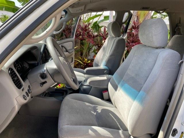 2006 Natural White /Light Charcoal Toyota Sequoia SR5 LOW MILES 84,953 4.7 v8 (5TDZT34A26S) with an 4.7L DOHC 32-Valve V8 i-Force VVT-i Engine engine, Automatic transmission, located at 4701 North Dixie Hwy, Pompano Beach, FL, 33064, (954) 422-2889, 26.240938, -80.123474 - OUR WEBPAGE FLORIDACARS1.COM HAS OVER 100 PHOTOS AND FREE CARFAX LINK 2006 Toyota Sequoia SR5 4 Door Wagon/Sport Utility 4.7L V8 F DOHC 32V Gasoline 18 MPG Rear Wheel Drive Features ABS Brakes Air Conditioning AM/FM Stereo Automatic Transmission Cassette Player CD Audio Cloth Seats Cruise Control Fo- Photo#10