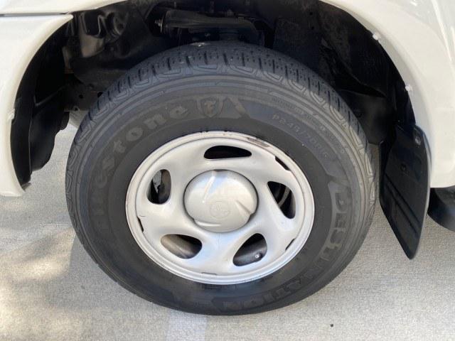 2006 Natural White /Light Charcoal Toyota Sequoia SR5 LOW MILES 84,953 4.7 v8 (5TDZT34A26S) with an 4.7L DOHC 32-Valve V8 i-Force VVT-i Engine engine, Automatic transmission, located at 4701 North Dixie Hwy, Pompano Beach, FL, 33064, (954) 422-2889, 26.240938, -80.123474 - OUR WEBPAGE FLORIDACARS1.COM HAS OVER 100 PHOTOS AND FREE CARFAX LINK 2006 Toyota Sequoia SR5 4 Door Wagon/Sport Utility 4.7L V8 F DOHC 32V Gasoline 18 MPG Rear Wheel Drive Features ABS Brakes Air Conditioning AM/FM Stereo Automatic Transmission Cassette Player CD Audio Cloth Seats Cruise Control Fo- Photo#19
