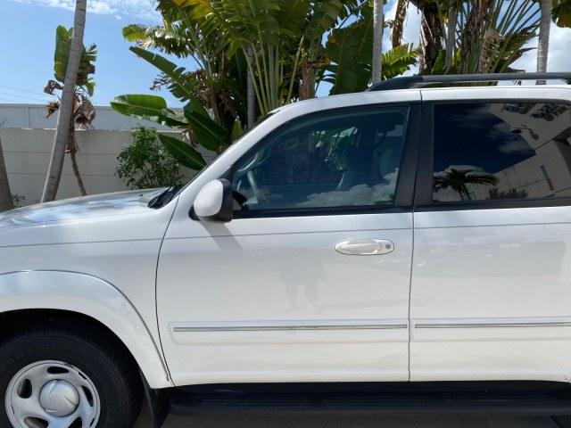 2006 Natural White /Light Charcoal Toyota Sequoia SR5 LOW MILES 84,953 4.7 v8 (5TDZT34A26S) with an 4.7L DOHC 32-Valve V8 i-Force VVT-i Engine engine, Automatic transmission, located at 4701 North Dixie Hwy, Pompano Beach, FL, 33064, (954) 422-2889, 26.240938, -80.123474 - OUR WEBPAGE FLORIDACARS1.COM HAS OVER 100 PHOTOS AND FREE CARFAX LINK 2006 Toyota Sequoia SR5 4 Door Wagon/Sport Utility 4.7L V8 F DOHC 32V Gasoline 18 MPG Rear Wheel Drive Features ABS Brakes Air Conditioning AM/FM Stereo Automatic Transmission Cassette Player CD Audio Cloth Seats Cruise Control Fo- Photo#34