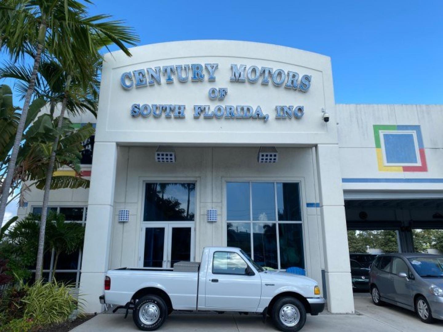 2002 Oxford White /Dark Graphite Ford Ranger XL AUTO AC LOW MILES 40,403 (1FTYR10D42T) with an 2.3L DOHC SEFI 16-Valve 4-Cyl Engine engine, Automatic transmission, located at 4701 North Dixie Hwy, Pompano Beach, FL, 33064, (954) 422-2889, 26.240938, -80.123474 - OUR WEBPAGE FLORIDACARS1.COM HAS OVER 100 PHOTOS AND FREE CARFAX LINK 2002 Ford Ranger XL Pickup 2.3L I4 F Gasoline 28 MPG Rear Wheel Drive Features ABS Brakes Air Conditioning AM/FM Stereo Automatic Transmission Vinyl Seats Power Locks Power Mirrors Power Windows 2002 Ford Ranger XL is a fantastic- Photo#0