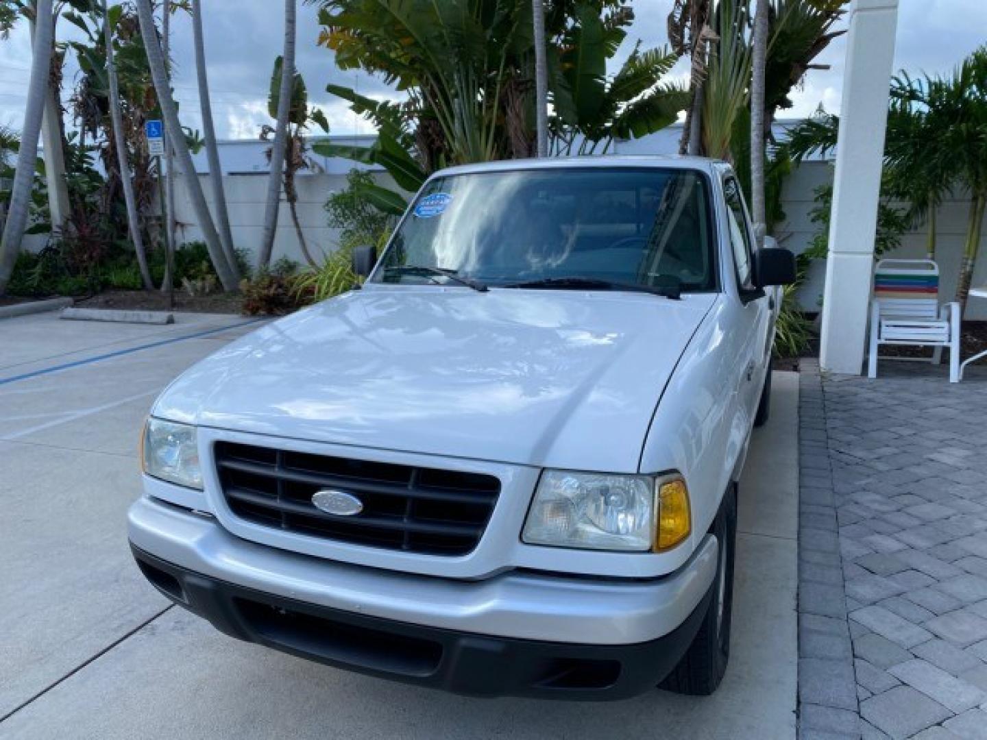 2002 Oxford White /Dark Graphite Ford Ranger XL AUTO AC LOW MILES 40,403 (1FTYR10D42T) with an 2.3L DOHC SEFI 16-Valve 4-Cyl Engine engine, Automatic transmission, located at 4701 North Dixie Hwy, Pompano Beach, FL, 33064, (954) 422-2889, 26.240938, -80.123474 - OUR WEBPAGE FLORIDACARS1.COM HAS OVER 100 PHOTOS AND FREE CARFAX LINK 2002 Ford Ranger XL Pickup 2.3L I4 F Gasoline 28 MPG Rear Wheel Drive Features ABS Brakes Air Conditioning AM/FM Stereo Automatic Transmission Vinyl Seats Power Locks Power Mirrors Power Windows 2002 Ford Ranger XL is a fantastic- Photo#3