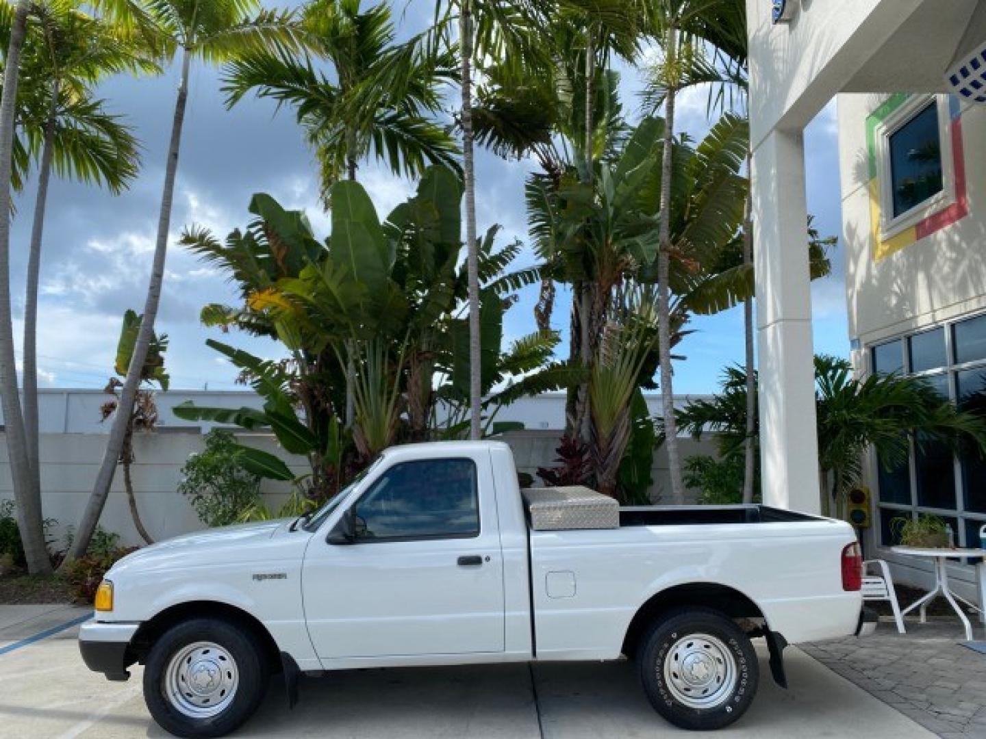 2002 Oxford White /Dark Graphite Ford Ranger XL AUTO AC LOW MILES 40,403 (1FTYR10D42T) with an 2.3L DOHC SEFI 16-Valve 4-Cyl Engine engine, Automatic transmission, located at 4701 North Dixie Hwy, Pompano Beach, FL, 33064, (954) 422-2889, 26.240938, -80.123474 - OUR WEBPAGE FLORIDACARS1.COM HAS OVER 100 PHOTOS AND FREE CARFAX LINK 2002 Ford Ranger XL Pickup 2.3L I4 F Gasoline 28 MPG Rear Wheel Drive Features ABS Brakes Air Conditioning AM/FM Stereo Automatic Transmission Vinyl Seats Power Locks Power Mirrors Power Windows 2002 Ford Ranger XL is a fantastic- Photo#4