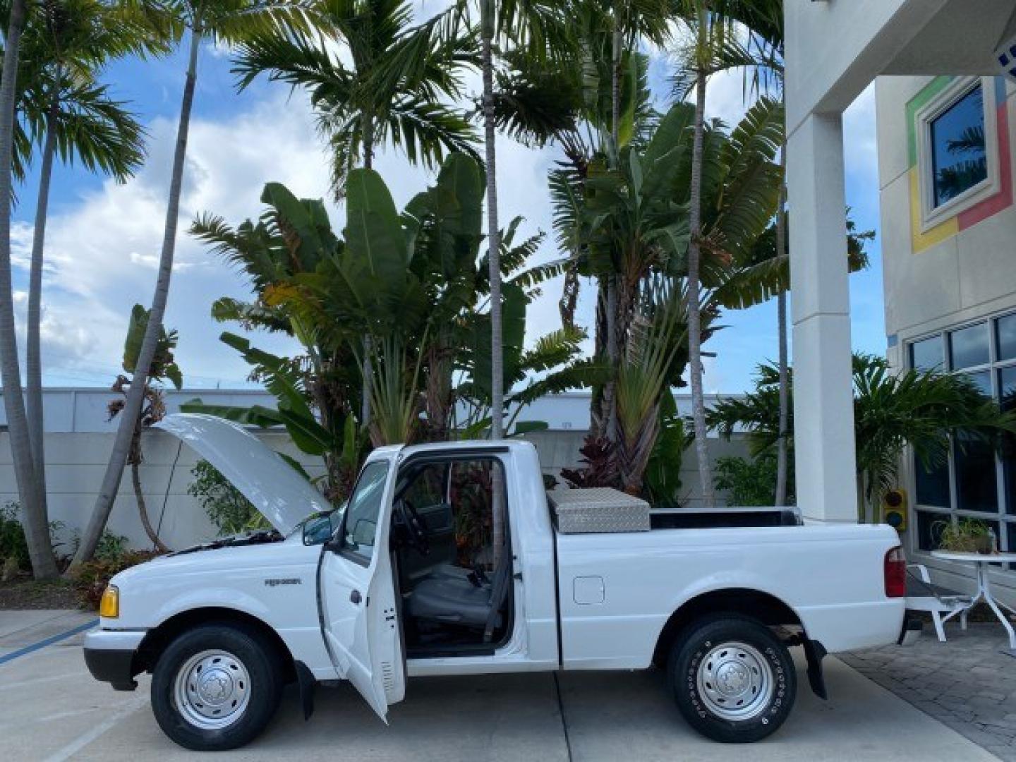 2002 Oxford White /Dark Graphite Ford Ranger XL AUTO AC LOW MILES 40,403 (1FTYR10D42T) with an 2.3L DOHC SEFI 16-Valve 4-Cyl Engine engine, Automatic transmission, located at 4701 North Dixie Hwy, Pompano Beach, FL, 33064, (954) 422-2889, 26.240938, -80.123474 - OUR WEBPAGE FLORIDACARS1.COM HAS OVER 100 PHOTOS AND FREE CARFAX LINK 2002 Ford Ranger XL Pickup 2.3L I4 F Gasoline 28 MPG Rear Wheel Drive Features ABS Brakes Air Conditioning AM/FM Stereo Automatic Transmission Vinyl Seats Power Locks Power Mirrors Power Windows 2002 Ford Ranger XL is a fantastic- Photo#8