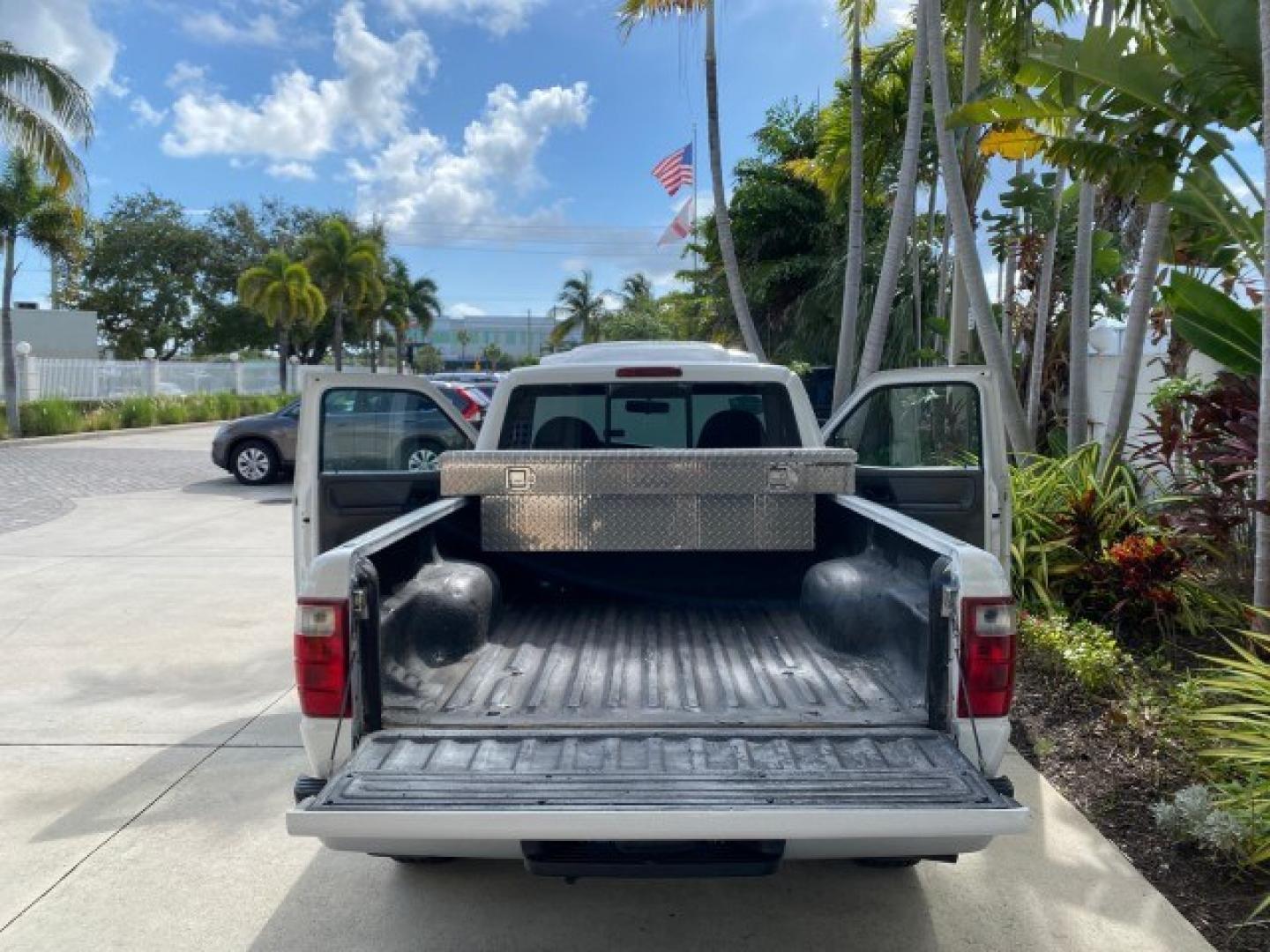 2002 Oxford White /Dark Graphite Ford Ranger XL AUTO AC LOW MILES 40,403 (1FTYR10D42T) with an 2.3L DOHC SEFI 16-Valve 4-Cyl Engine engine, Automatic transmission, located at 4701 North Dixie Hwy, Pompano Beach, FL, 33064, (954) 422-2889, 26.240938, -80.123474 - OUR WEBPAGE FLORIDACARS1.COM HAS OVER 100 PHOTOS AND FREE CARFAX LINK 2002 Ford Ranger XL Pickup 2.3L I4 F Gasoline 28 MPG Rear Wheel Drive Features ABS Brakes Air Conditioning AM/FM Stereo Automatic Transmission Vinyl Seats Power Locks Power Mirrors Power Windows 2002 Ford Ranger XL is a fantastic- Photo#15