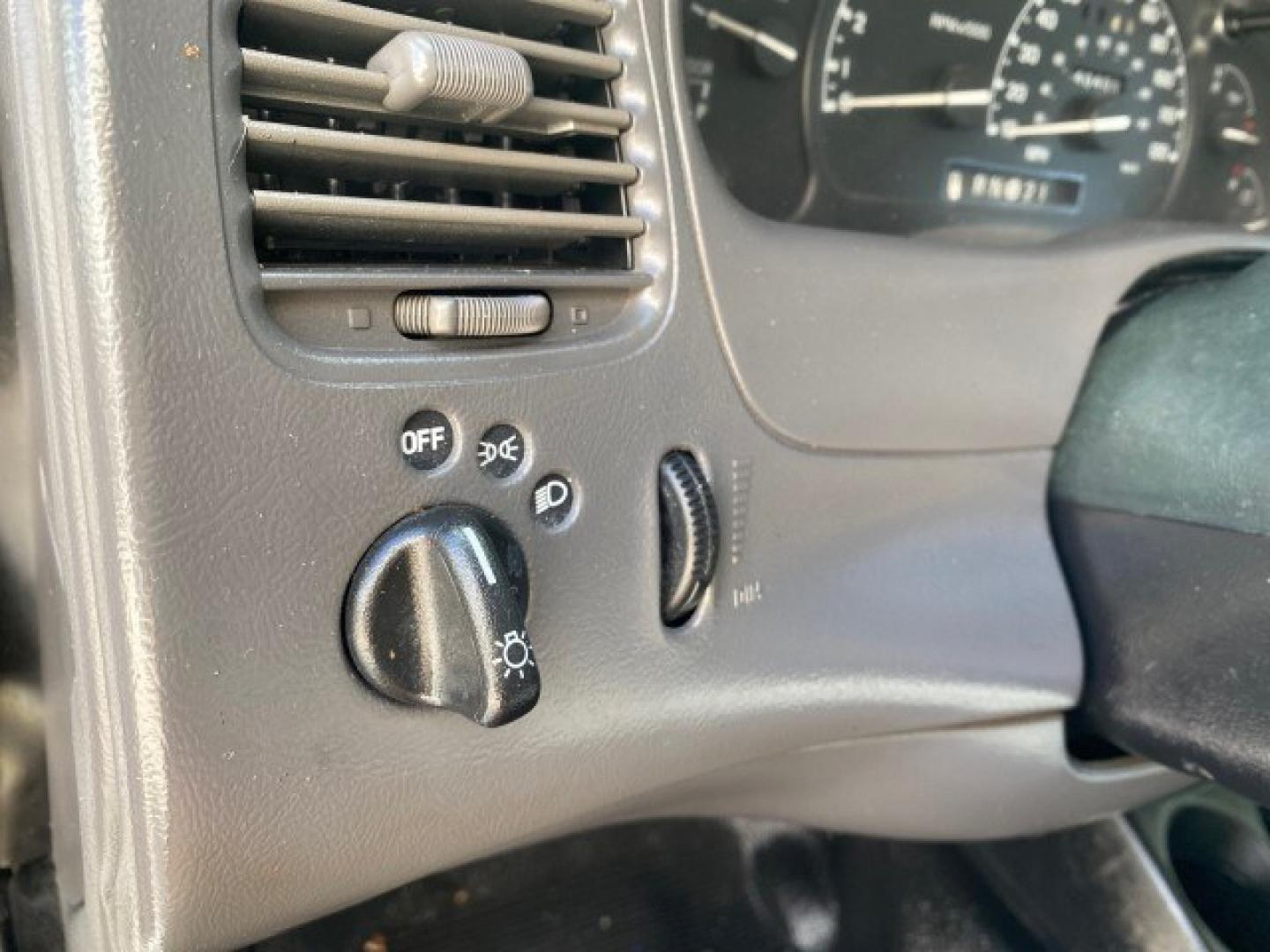 2002 Oxford White /Dark Graphite Ford Ranger XL AUTO AC LOW MILES 40,403 (1FTYR10D42T) with an 2.3L DOHC SEFI 16-Valve 4-Cyl Engine engine, Automatic transmission, located at 4701 North Dixie Hwy, Pompano Beach, FL, 33064, (954) 422-2889, 26.240938, -80.123474 - OUR WEBPAGE FLORIDACARS1.COM HAS OVER 100 PHOTOS AND FREE CARFAX LINK 2002 Ford Ranger XL Pickup 2.3L I4 F Gasoline 28 MPG Rear Wheel Drive Features ABS Brakes Air Conditioning AM/FM Stereo Automatic Transmission Vinyl Seats Power Locks Power Mirrors Power Windows 2002 Ford Ranger XL is a fantastic- Photo#52