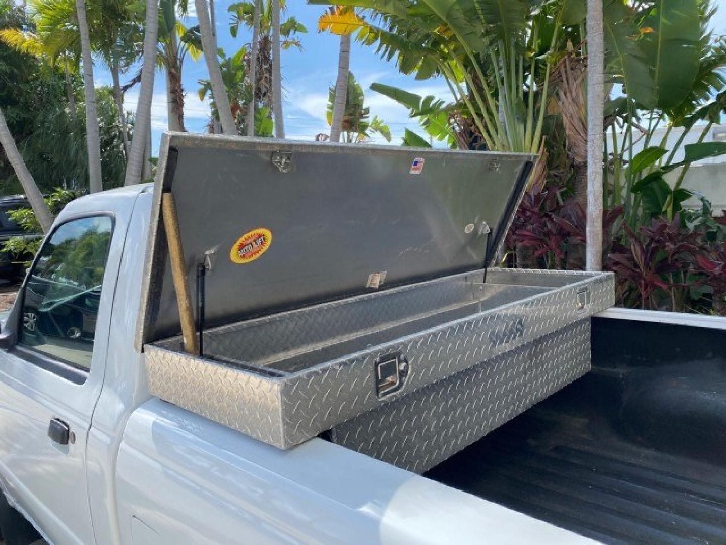 2002 Oxford White /Dark Graphite Ford Ranger XL AUTO AC LOW MILES 40,403 (1FTYR10D42T) with an 2.3L DOHC SEFI 16-Valve 4-Cyl Engine engine, Automatic transmission, located at 4701 North Dixie Hwy, Pompano Beach, FL, 33064, (954) 422-2889, 26.240938, -80.123474 - OUR WEBPAGE FLORIDACARS1.COM HAS OVER 100 PHOTOS AND FREE CARFAX LINK 2002 Ford Ranger XL Pickup 2.3L I4 F Gasoline 28 MPG Rear Wheel Drive Features ABS Brakes Air Conditioning AM/FM Stereo Automatic Transmission Vinyl Seats Power Locks Power Mirrors Power Windows 2002 Ford Ranger XL is a fantastic- Photo#92