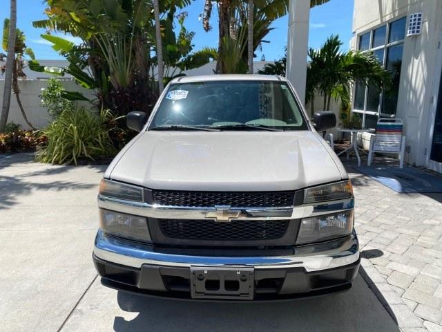 2004 Silver Birch Metallic /Medium Dark Pewter Chevrolet Colorado LS Z85 LOW MILES 37,582 4WD (1GCDT148448) with an 2.8L DOHC 4-Cyl MFI Engine engine, Automatic transmission, located at 4701 North Dixie Hwy, Pompano Beach, FL, 33064, (954) 422-2889, 26.240938, -80.123474 - OUR WEBPAGE FLORIDACARS1.COM HAS OVER 100 PHOTOS AND FREE CARFAX LINK 2004 Chevrolet Colorado LS Z85 Pickup 2.8L I4 F DOHC Gasoline 23 MPG Rear Wheel Drive w/ 4X4 Features 4WD/AWD ABS Brakes Air Conditioning AM/FM Stereo Automatic Transmission Bed Cover Cloth Seats 2004 Chevrolet Colorado LS Z85 Reg- Photo#2