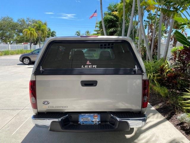 2004 Silver Birch Metallic /Medium Dark Pewter Chevrolet Colorado LS Z85 LOW MILES 37,582 4WD (1GCDT148448) with an 2.8L DOHC 4-Cyl MFI Engine engine, Automatic transmission, located at 4701 North Dixie Hwy, Pompano Beach, FL, 33064, (954) 422-2889, 26.240938, -80.123474 - OUR WEBPAGE FLORIDACARS1.COM HAS OVER 100 PHOTOS AND FREE CARFAX LINK 2004 Chevrolet Colorado LS Z85 Pickup 2.8L I4 F DOHC Gasoline 23 MPG Rear Wheel Drive w/ 4X4 Features 4WD/AWD ABS Brakes Air Conditioning AM/FM Stereo Automatic Transmission Bed Cover Cloth Seats 2004 Chevrolet Colorado LS Z85 Reg- Photo#6