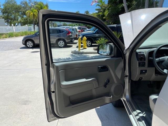 2004 Silver Birch Metallic /Medium Dark Pewter Chevrolet Colorado LS Z85 LOW MILES 37,582 4WD (1GCDT148448) with an 2.8L DOHC 4-Cyl MFI Engine engine, Automatic transmission, located at 4701 North Dixie Hwy, Pompano Beach, FL, 33064, (954) 422-2889, 26.240938, -80.123474 - OUR WEBPAGE FLORIDACARS1.COM HAS OVER 100 PHOTOS AND FREE CARFAX LINK 2004 Chevrolet Colorado LS Z85 Pickup 2.8L I4 F DOHC Gasoline 23 MPG Rear Wheel Drive w/ 4X4 Features 4WD/AWD ABS Brakes Air Conditioning AM/FM Stereo Automatic Transmission Bed Cover Cloth Seats 2004 Chevrolet Colorado LS Z85 Reg- Photo#9