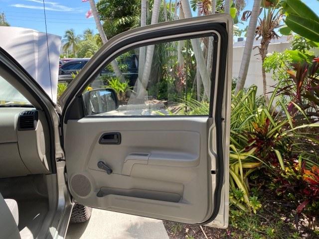 2004 Silver Birch Metallic /Medium Dark Pewter Chevrolet Colorado LS Z85 LOW MILES 37,582 4WD (1GCDT148448) with an 2.8L DOHC 4-Cyl MFI Engine engine, Automatic transmission, located at 4701 North Dixie Hwy, Pompano Beach, FL, 33064, (954) 422-2889, 26.240938, -80.123474 - OUR WEBPAGE FLORIDACARS1.COM HAS OVER 100 PHOTOS AND FREE CARFAX LINK 2004 Chevrolet Colorado LS Z85 Pickup 2.8L I4 F DOHC Gasoline 23 MPG Rear Wheel Drive w/ 4X4 Features 4WD/AWD ABS Brakes Air Conditioning AM/FM Stereo Automatic Transmission Bed Cover Cloth Seats 2004 Chevrolet Colorado LS Z85 Reg- Photo#11