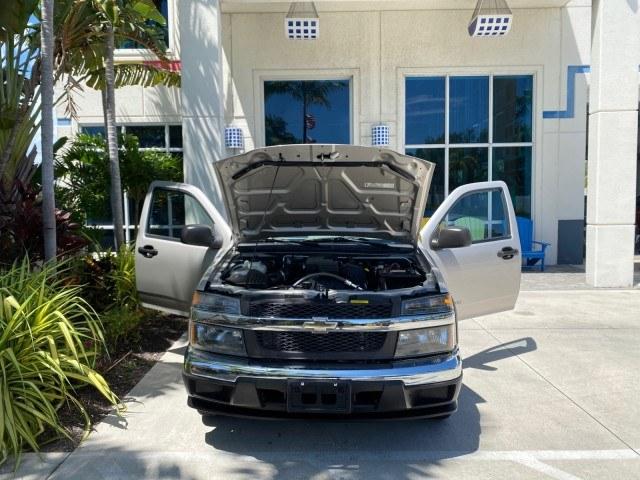 2004 Silver Birch Metallic /Medium Dark Pewter Chevrolet Colorado LS Z85 LOW MILES 37,582 4WD (1GCDT148448) with an 2.8L DOHC 4-Cyl MFI Engine engine, Automatic transmission, located at 4701 North Dixie Hwy, Pompano Beach, FL, 33064, (954) 422-2889, 26.240938, -80.123474 - OUR WEBPAGE FLORIDACARS1.COM HAS OVER 100 PHOTOS AND FREE CARFAX LINK 2004 Chevrolet Colorado LS Z85 Pickup 2.8L I4 F DOHC Gasoline 23 MPG Rear Wheel Drive w/ 4X4 Features 4WD/AWD ABS Brakes Air Conditioning AM/FM Stereo Automatic Transmission Bed Cover Cloth Seats 2004 Chevrolet Colorado LS Z85 Reg- Photo#16