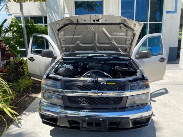 2004 Silver Birch Metallic /Medium Dark Pewter Chevrolet Colorado LS Z85 LOW MILES 37,582 4WD (1GCDT148448) with an 2.8L DOHC 4-Cyl MFI Engine engine, Automatic transmission, located at 4701 North Dixie Hwy, Pompano Beach, FL, 33064, (954) 422-2889, 26.240938, -80.123474 - OUR WEBPAGE FLORIDACARS1.COM HAS OVER 100 PHOTOS AND FREE CARFAX LINK 2004 Chevrolet Colorado LS Z85 Pickup 2.8L I4 F DOHC Gasoline 23 MPG Rear Wheel Drive w/ 4X4 Features 4WD/AWD ABS Brakes Air Conditioning AM/FM Stereo Automatic Transmission Bed Cover Cloth Seats 2004 Chevrolet Colorado LS Z85 Reg- Photo#17