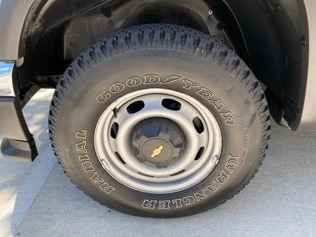 2004 Silver Birch Metallic /Medium Dark Pewter Chevrolet Colorado LS Z85 LOW MILES 37,582 4WD (1GCDT148448) with an 2.8L DOHC 4-Cyl MFI Engine engine, Automatic transmission, located at 4701 North Dixie Hwy, Pompano Beach, FL, 33064, (954) 422-2889, 26.240938, -80.123474 - OUR WEBPAGE FLORIDACARS1.COM HAS OVER 100 PHOTOS AND FREE CARFAX LINK 2004 Chevrolet Colorado LS Z85 Pickup 2.8L I4 F DOHC Gasoline 23 MPG Rear Wheel Drive w/ 4X4 Features 4WD/AWD ABS Brakes Air Conditioning AM/FM Stereo Automatic Transmission Bed Cover Cloth Seats 2004 Chevrolet Colorado LS Z85 Reg- Photo#19